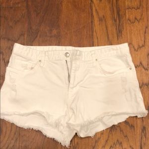 H&M women’s size 10 white denim cutoff shorts